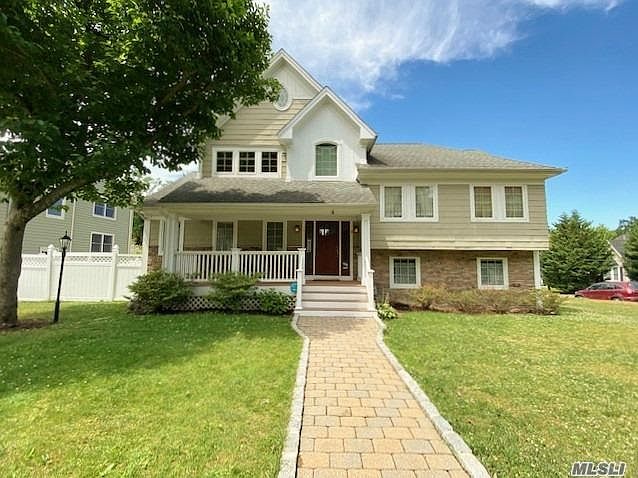 1st image of 4 Larsen Ave