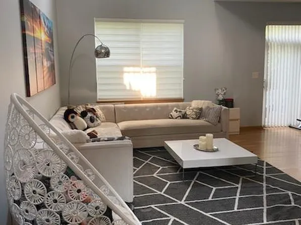 578 Peregrine Pkwy, Bartlett, IL 60103