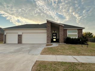 1801 Sara Vista Dr, Yukon, OK 73099