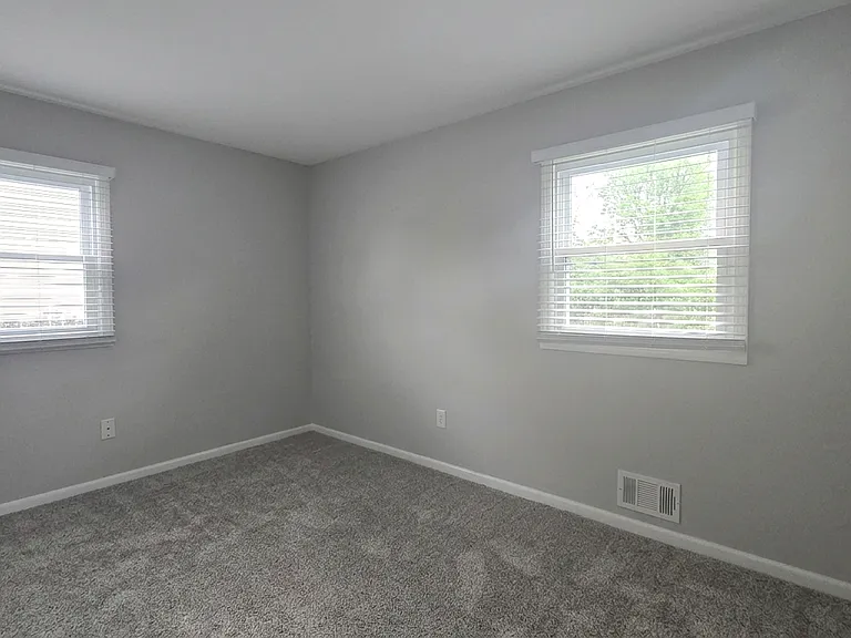 1032 Valley Stream Rd — Photo 13