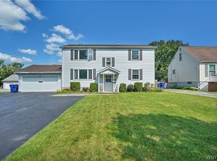 34 Harding Rd, Williamsville, NY 14221