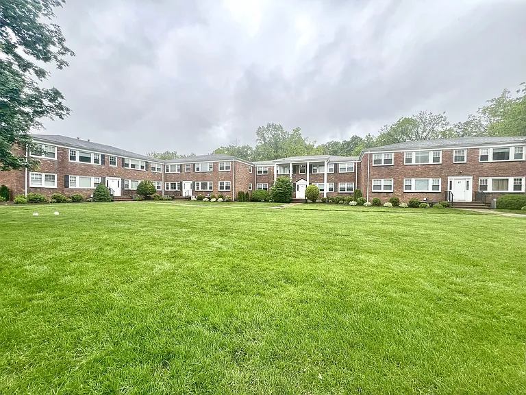 Jefferson Apartments — Photo 13
