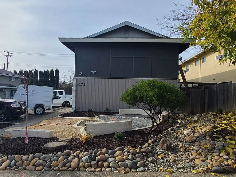 Montrose Apts — Photo 20