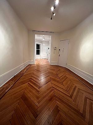 2nd image of 26 W 27th St #23
