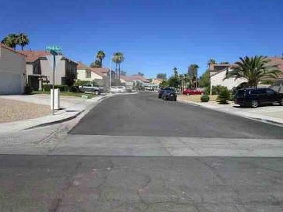 Exterior Neighborhood (street photo)