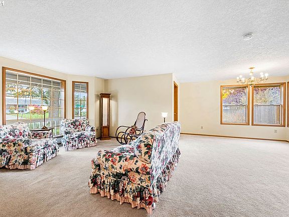5th image of 15405 SE Meadow Park Dr