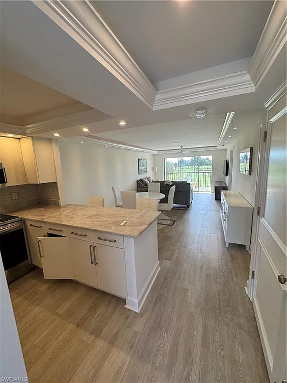2 bed, 2.0 bath, 1015 sqft, $2,300 — Photo 2