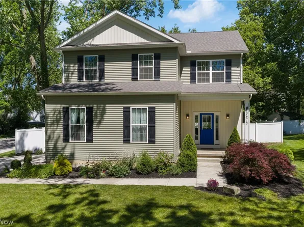 3675 Washington Park Blvd, Newburgh Heights, OH 44105