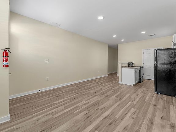 5th image of 280 E Loudon Ave #101