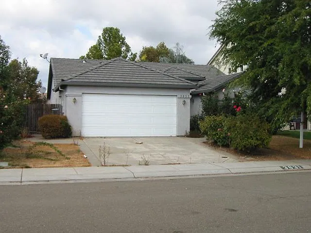 3 bed, 1490 sqft, $2,300 — Photo 2