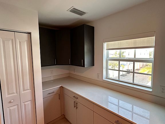 4th image of 503 N K St #B3