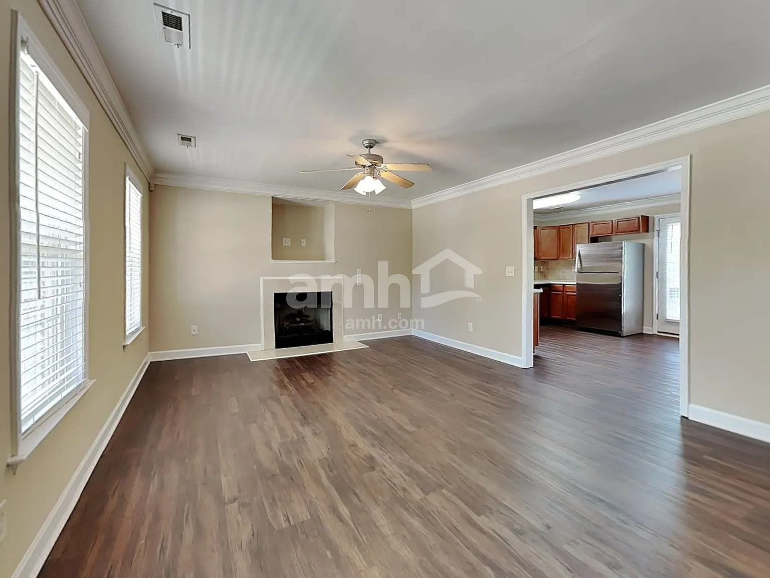 3 bed, 2.5 bath, 2362 sqft, $2,035 — Photo 4