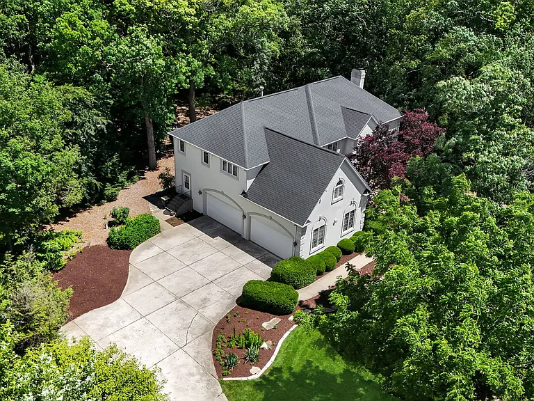 36W244 Fieldcrest Dr — Photo 46
