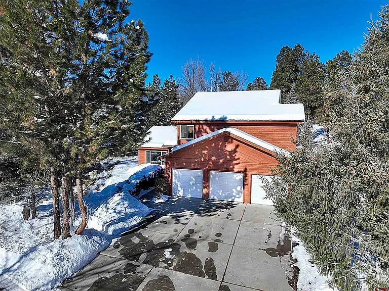 990 Oak Dr — Photo 1