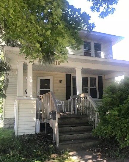 1st image of 216 2nd Ave