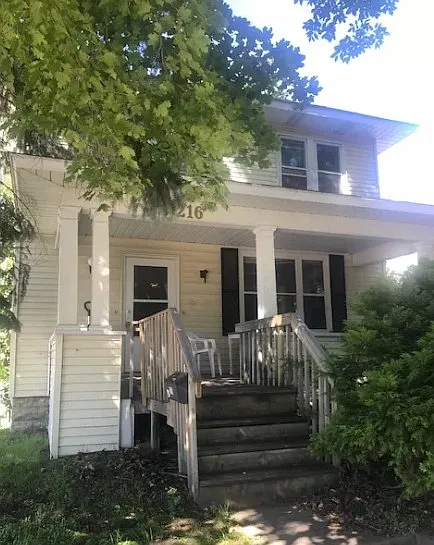 216 2nd Ave