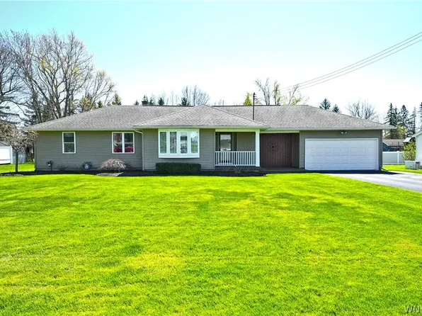 11031 Fairview Dr, Lancaster, NY 14086