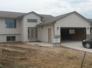 1513 N 67th St, Sioux Falls, SD 57104