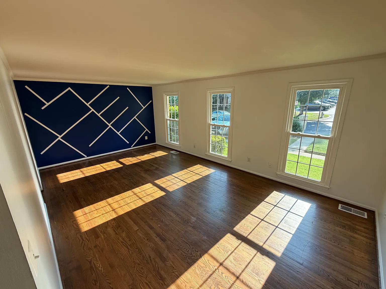 3 bed, 2.5 bath, 2376 sqft, $3,000 — Photo 3