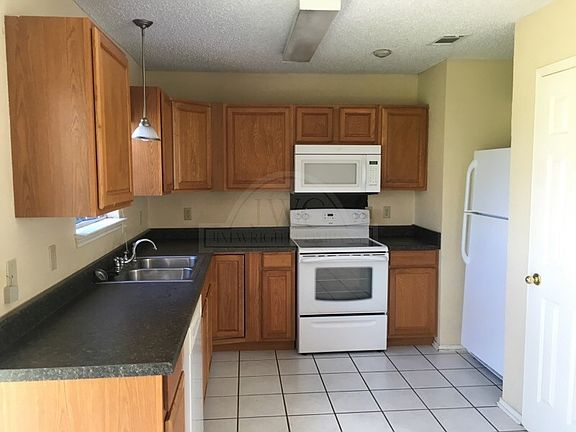 5th image of 2214 Garrett Dr