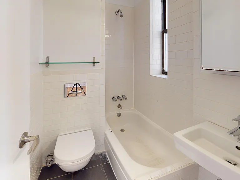 417 E 65th St #15 — Photo 8