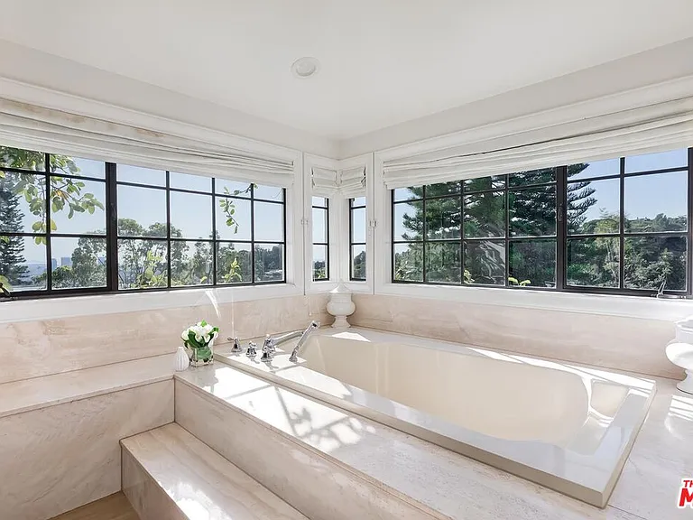 1075 Wallace Rdg — Photo 22