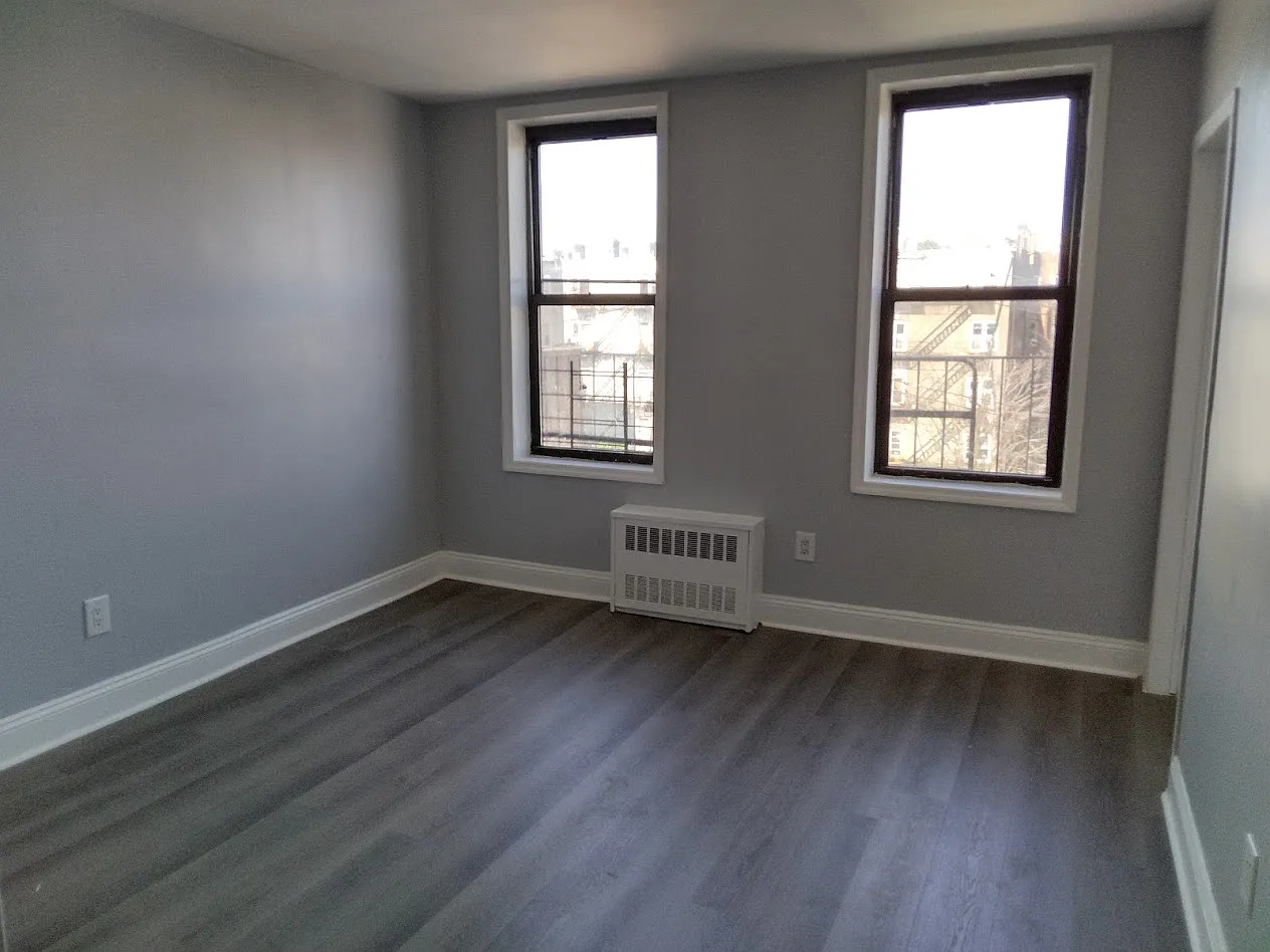 2 bed, 1000 sqft, $2,400 — Photo 2