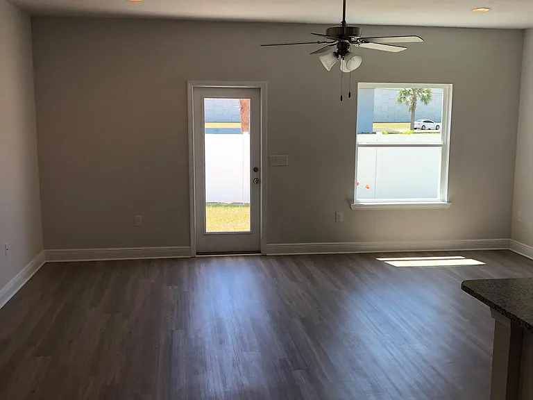 7466 Shadow Lake Dr — Photo 6