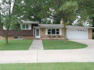4806 Pierce Ln, Godfrey, IL 62035