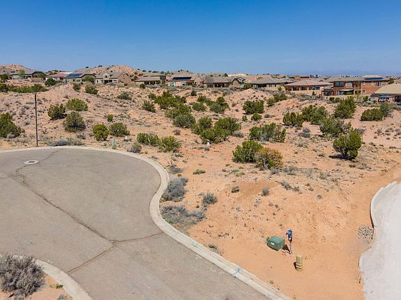3rd image of 2308 Desert Marigold Rd NE