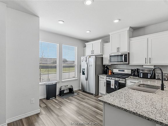 4th image of 807 Double Mountain Rd