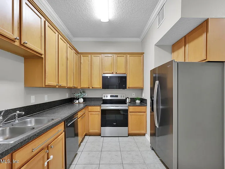7047 Deer Lodge Cir #102 — Photo 13