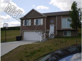 2805 Parkside Dr, Bellevue, NE 68123