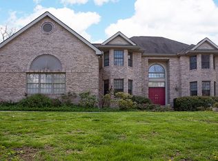 15 Scenic Dr, Ewing, NJ 08628