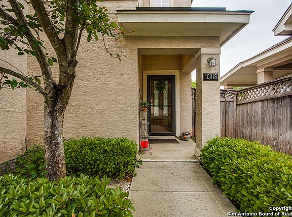 3rd image of 10915 Micalet Ct