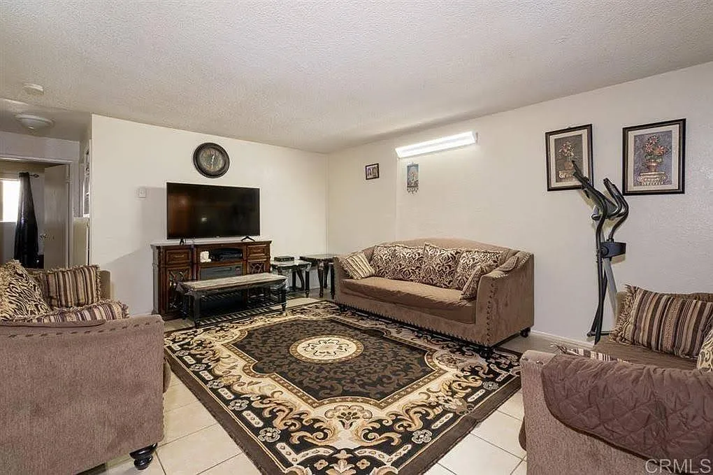 2 bed, 805 sqft, $2,295 — Photo 2