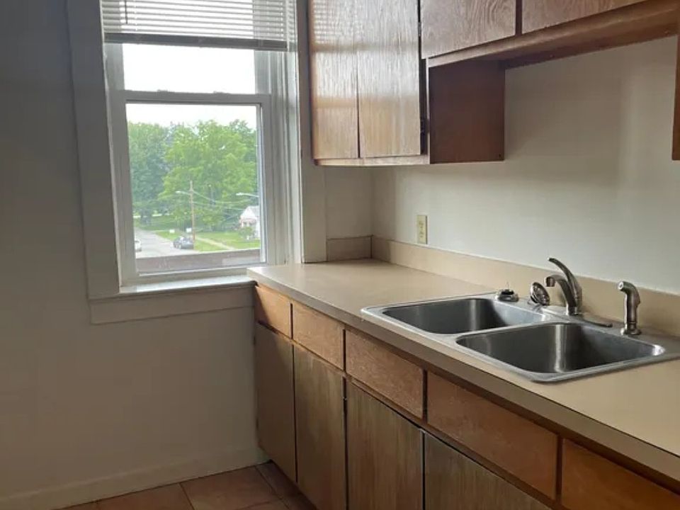 1st image of 519 Highland Ave APT 302