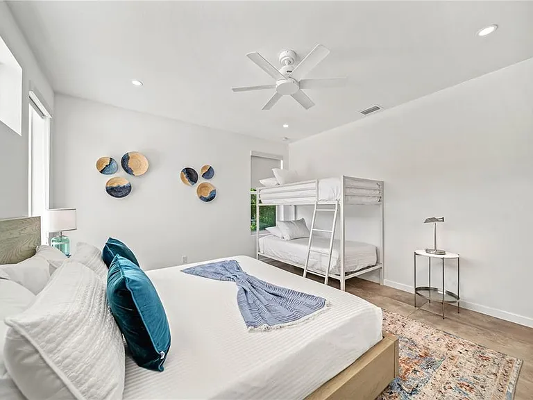 2327 Hillview St — Photo 34