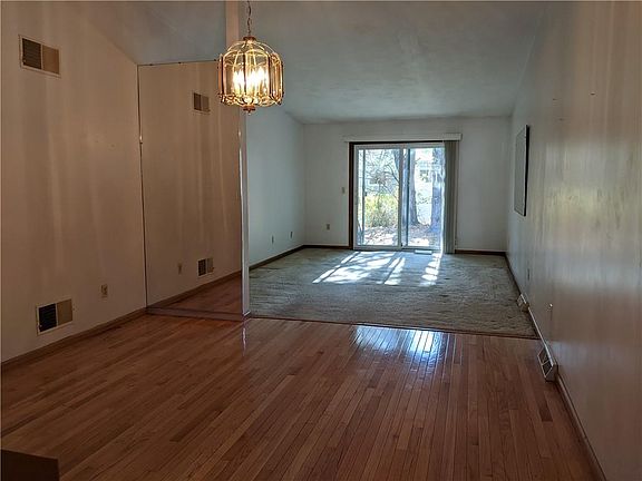 3rd image of 131 Pleasant View Ave APT 24