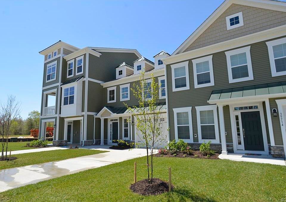 1st image of 21607 Cordova Pl