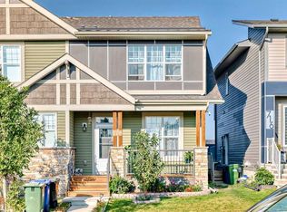 720 SW Livingston Hl NE, Calgary, AB T3P1K5