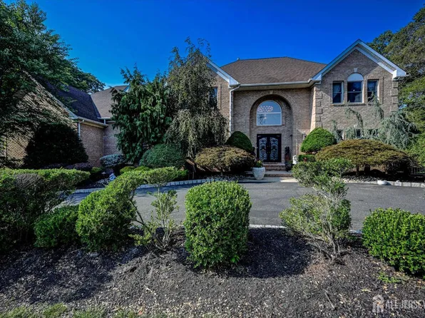 3 Greenwich Ct, North Brunswick, NJ 08902