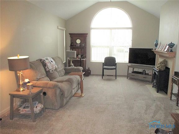2nd image of 86 Foxgate Cir W