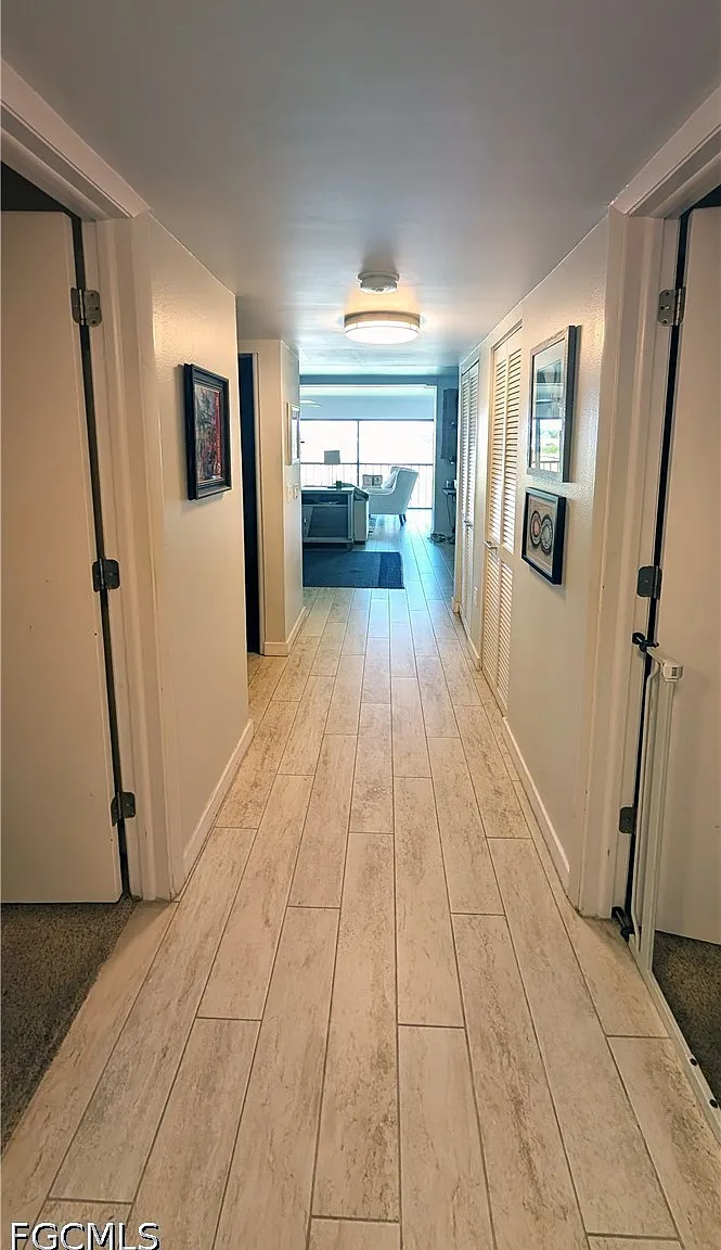 2 bed, 2.0 bath, 1138 sqft, $1,999 — Photo 2