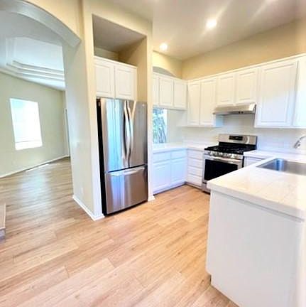 3rd image of 2432 De La Vina St #B