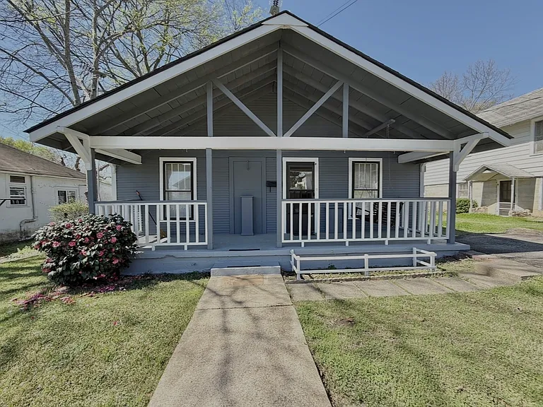 305 Beard St — Photo 3