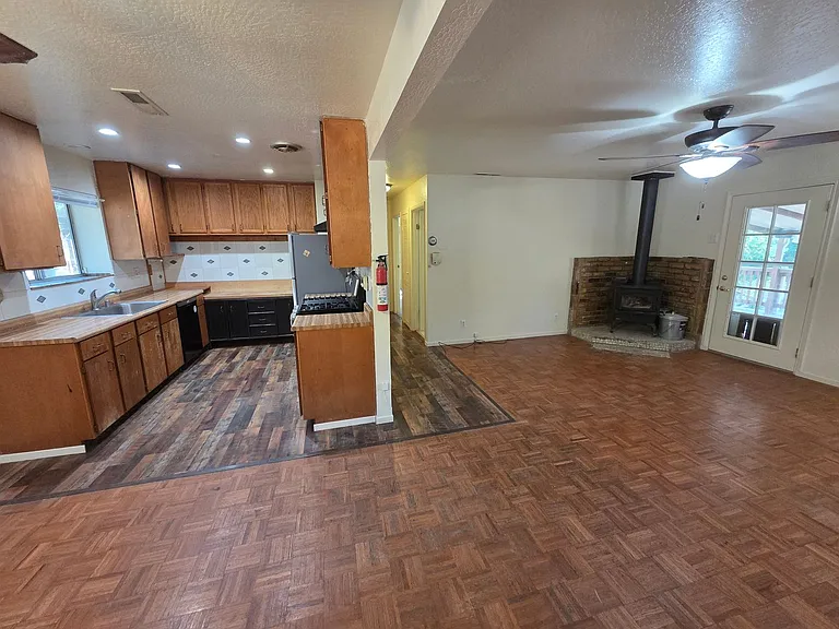 21511 American River Dr — Photo 5