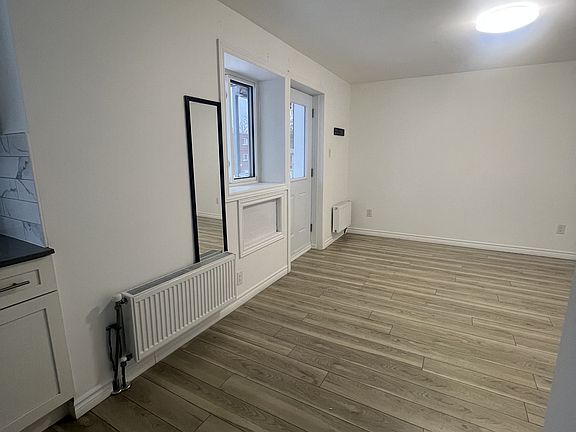 4th image of 630 Cummings Ave #211