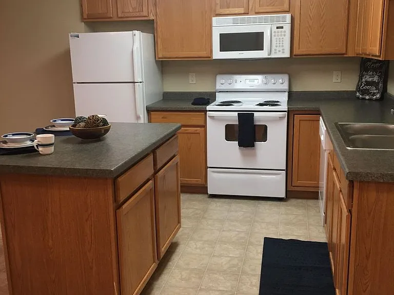 Belcastle Apartments — Photo 78