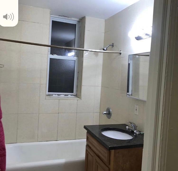 2nd image of 1926 Mulford Ave #3